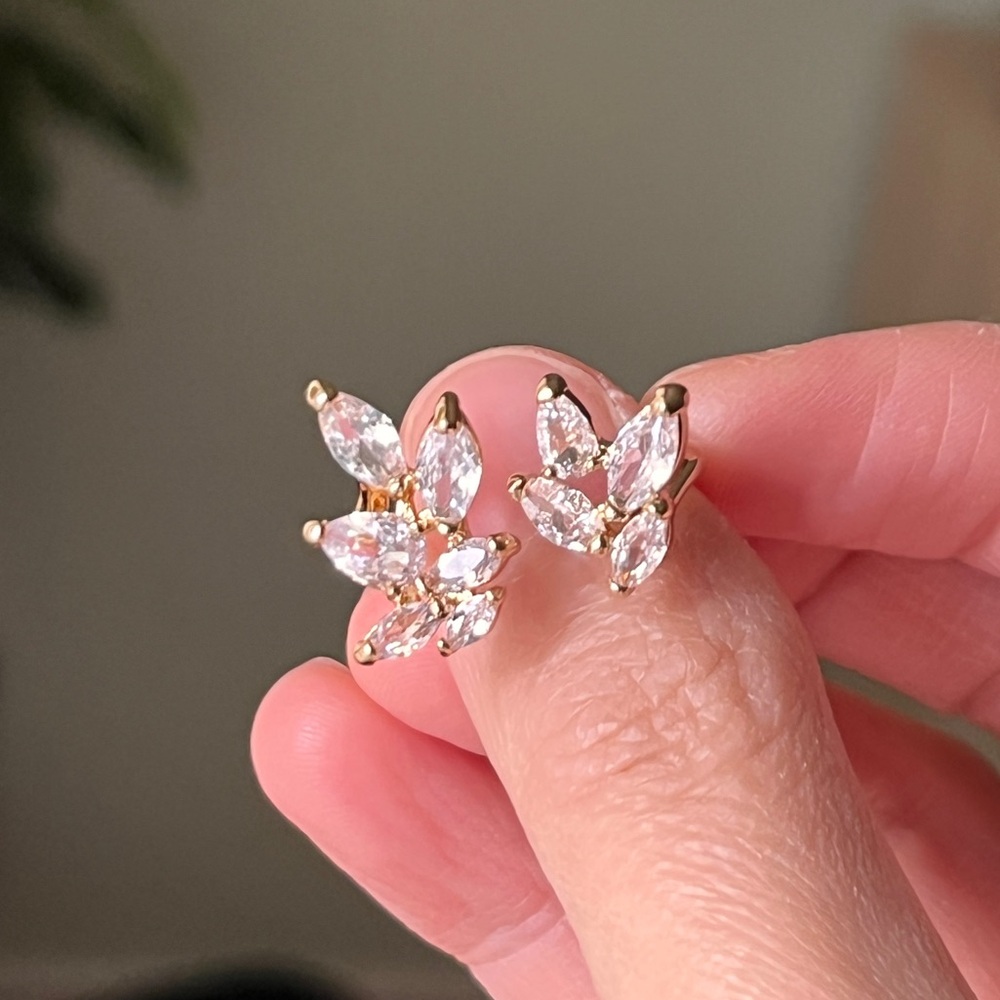 Open cubic zirconia leaves ring